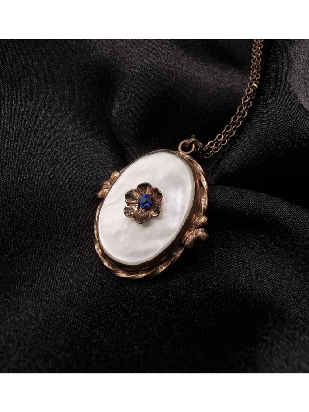 Rare Find Antique Early XX Century Gold-Tone Necklace With Mother Of Pearl